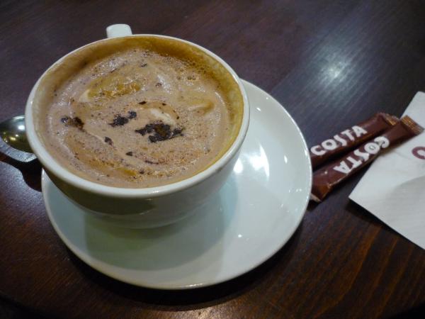 Costa Coffee - Smíchov - káva po zamíchání